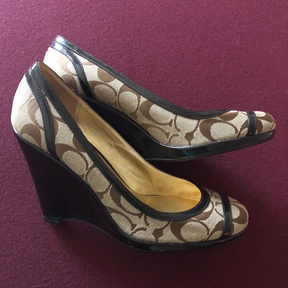 Authentic Coach wedge. Size 8B